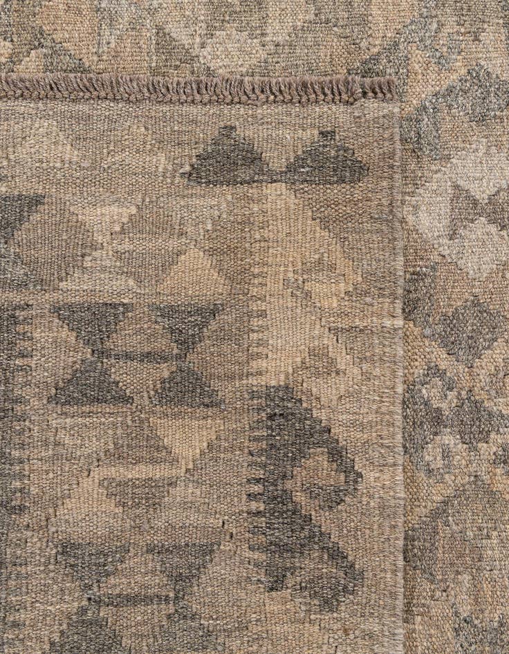 Detail image of 6' 10 x 9' 10  Hand Woven Kilim Maymana Wool Rug