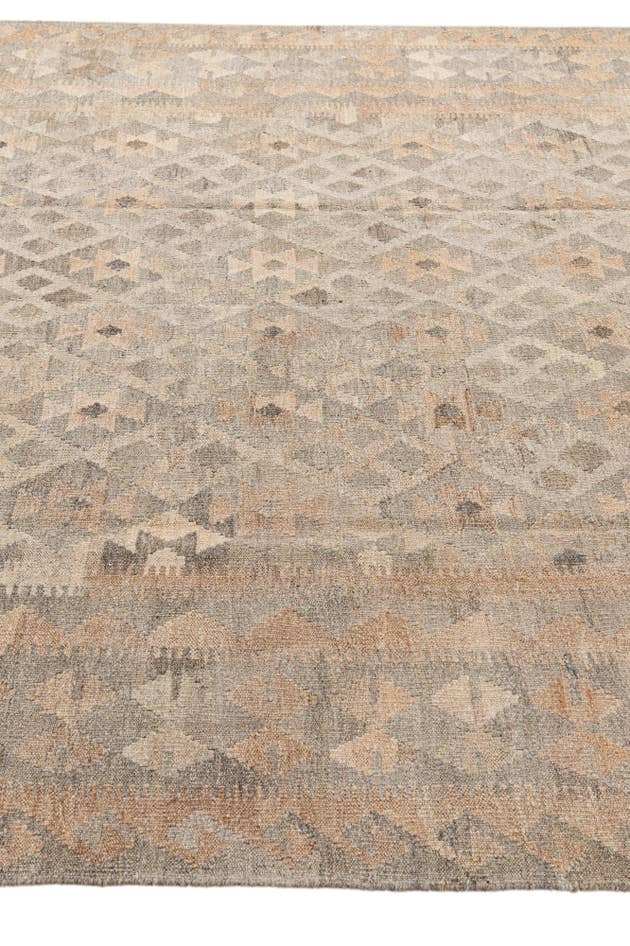 Detail image of 7' x 9' 9 Hand Woven Kilim Maymana Wool Rug