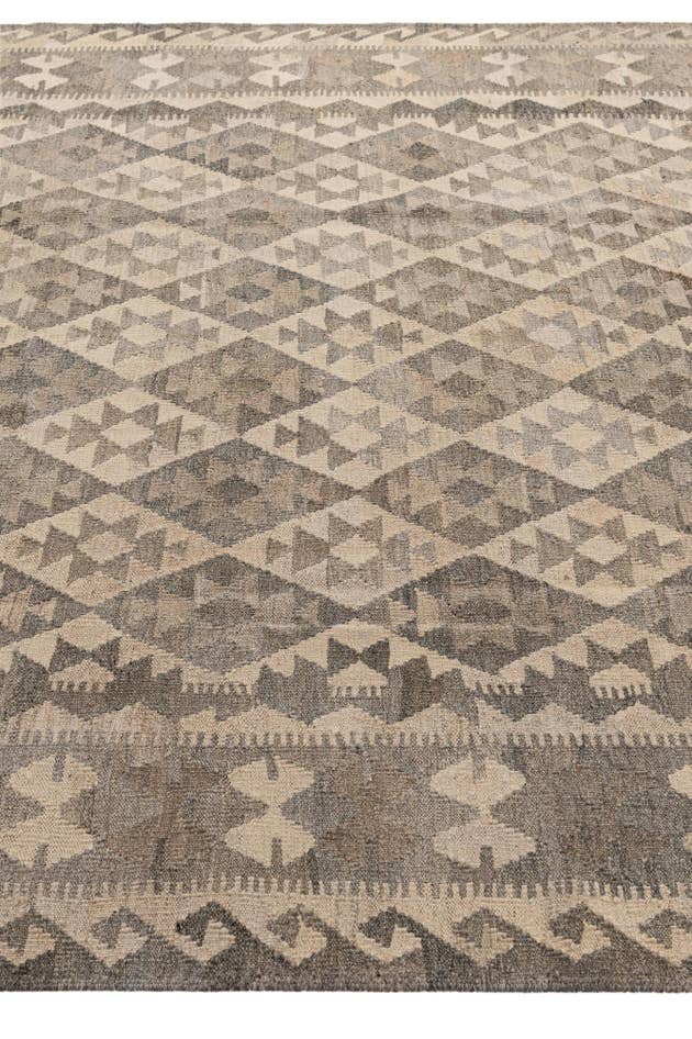 Detail image of 6' 10 x 9' 10 Hand Woven Kilim Maymana Wool Rug