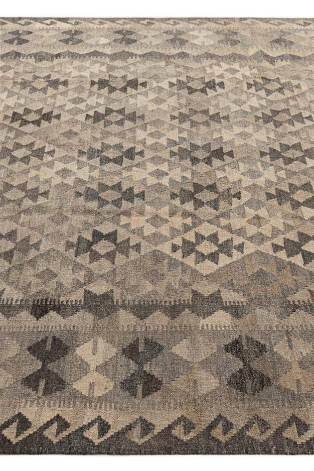 Detail image of 6' 10 x 9' 10 Hand Woven Kilim Maymana Wool Rug
