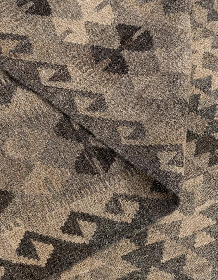 Detail image of 6' 10 x 9' 10  Hand Woven Kilim Maymana Wool Rug