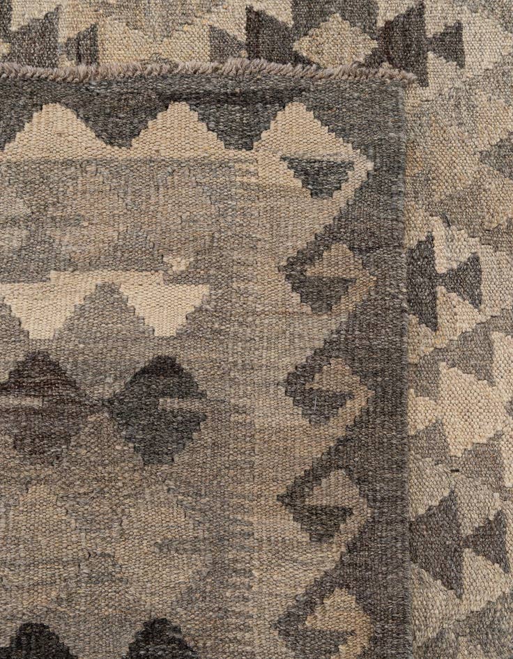 Detail image of 6' 10 x 9' 10  Hand Woven Kilim Maymana Wool Rug