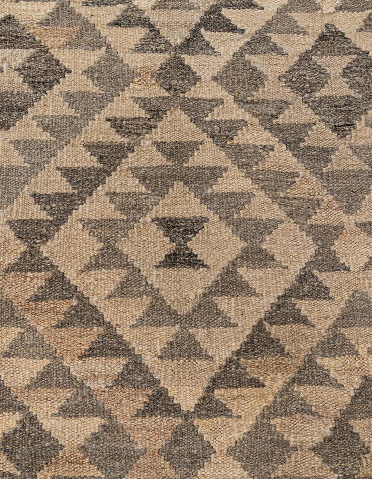 Detail image of 6' 11 x 9' 10  Hand Woven Kilim Maymana Wool Rug