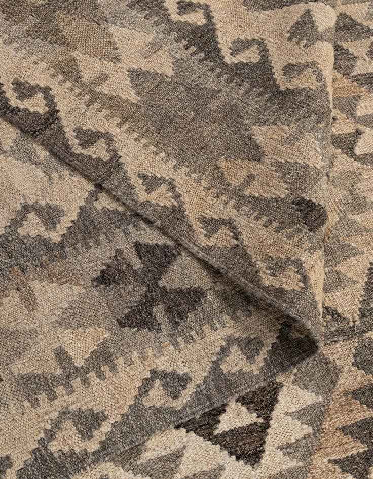 Detail image of 6' 11 x 9' 10  Hand Woven Kilim Maymana Wool Rug