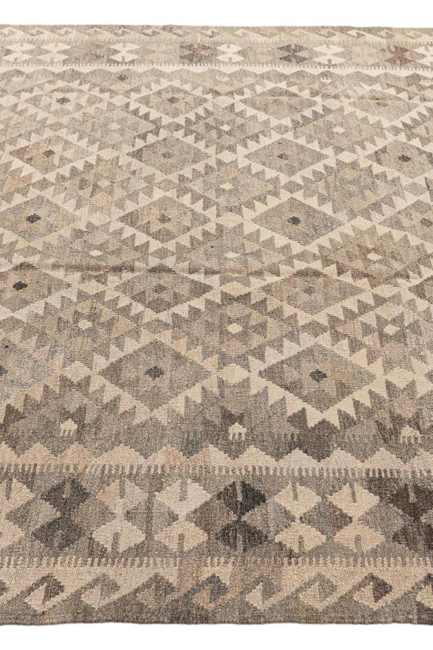 Detail image of 6' 10 x 9' 10 Hand Woven Kilim Maymana Wool Rug
