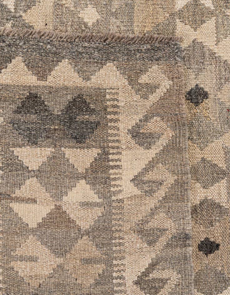 Detail image of 6' 10 x 9' 10  Hand Woven Kilim Maymana Wool Rug