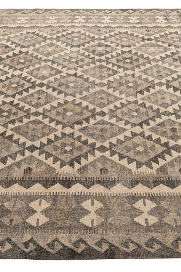 Detail image of 7' x 9' 10 Hand Woven Kilim Maymana Wool Rug