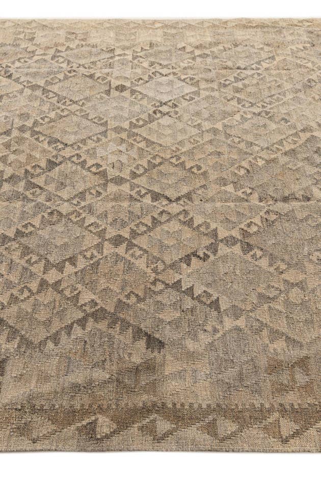 Detail image of 6' 7 x 9' 7 Hand Woven Kilim Maymana Wool Rug