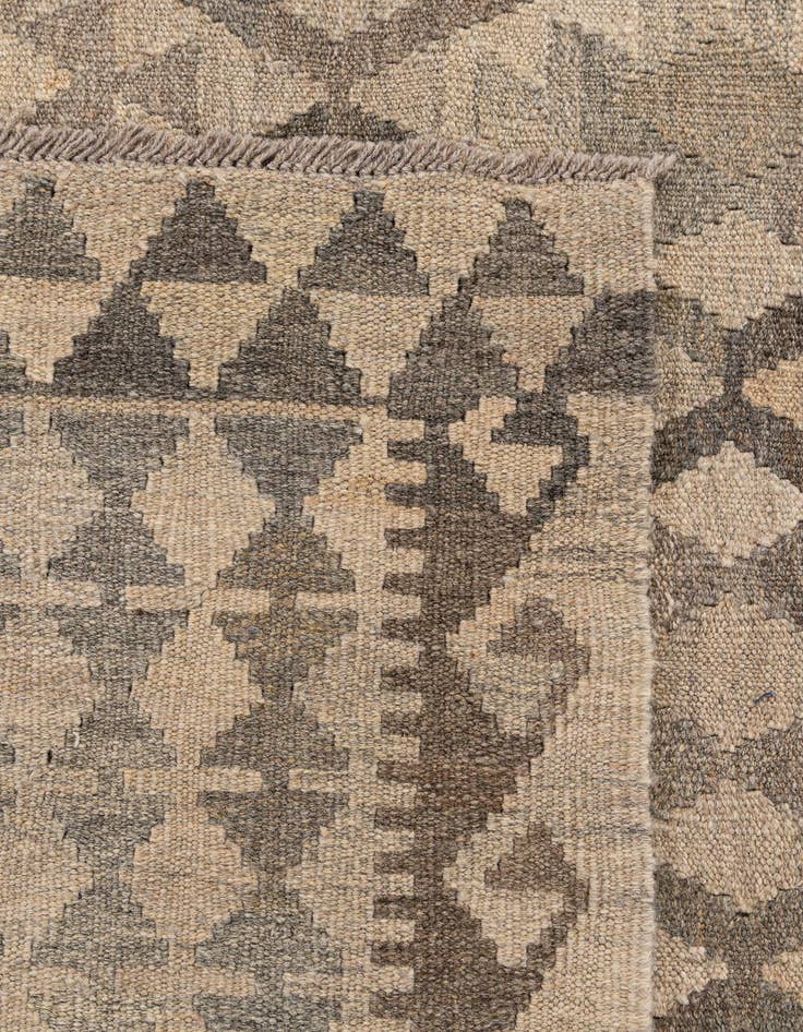 Detail image of 6' 11 x 9' 11  Hand Woven Kilim Maymana Wool Rug