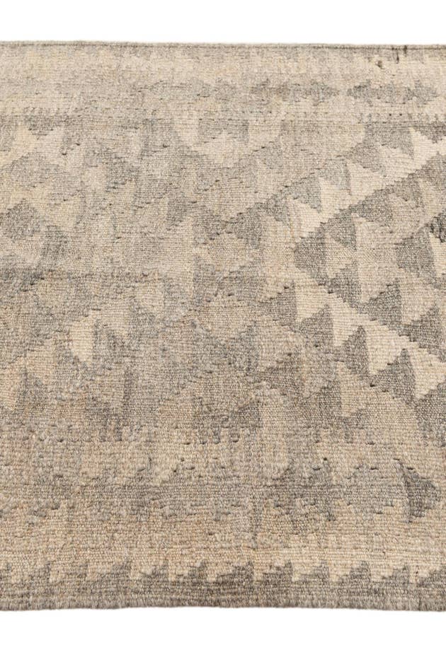 Detail image of 2' 6 x 4' 2 Hand Woven Kilim Maymana Wool Rug