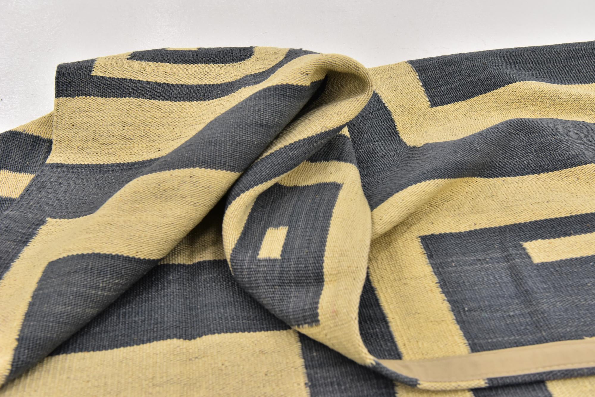 5' x 6' 6 Hand Woven Kilim Modern Wool Rug
