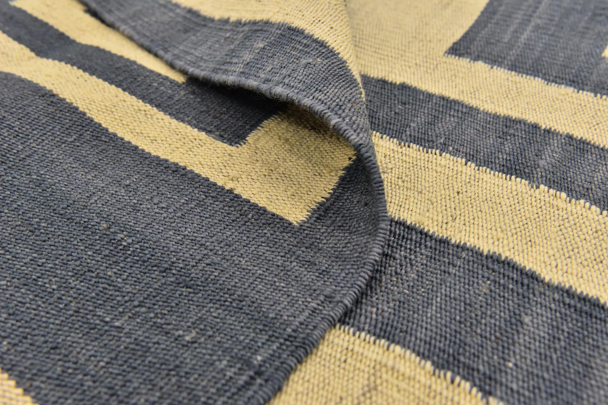 5' x 6' 6 Hand Woven Kilim Modern Wool Rug