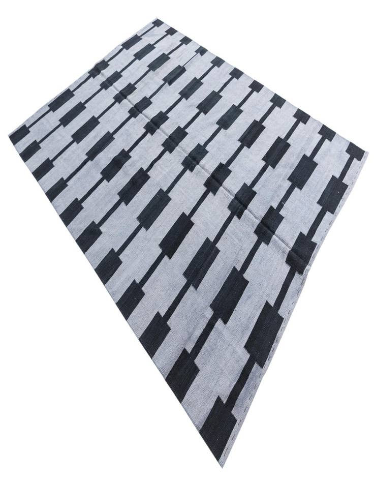 Detail image of 5' 8 x 7' 9  Hand Woven Kilim Modern Wool Rug