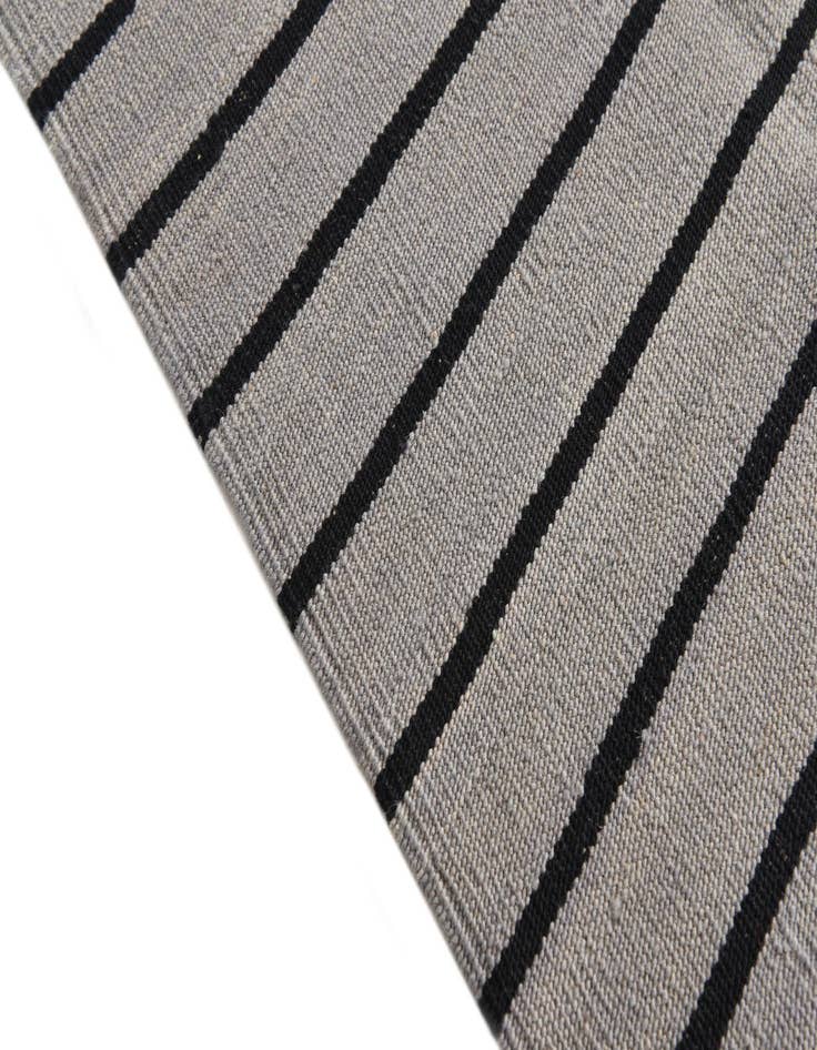 Detail image of 4' 2 x 5' 10  Hand Woven Kilim Modern Wool Rug