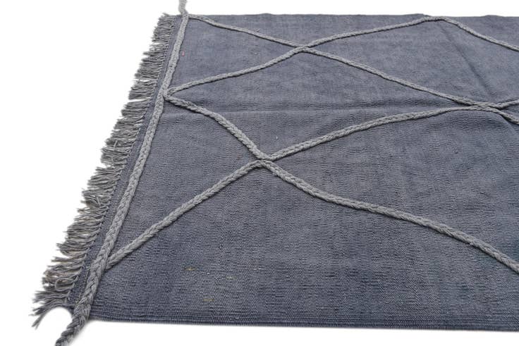 Detail image of 3' 3 x 4' 10 Hand Woven Kilim Modern Wool Rug
