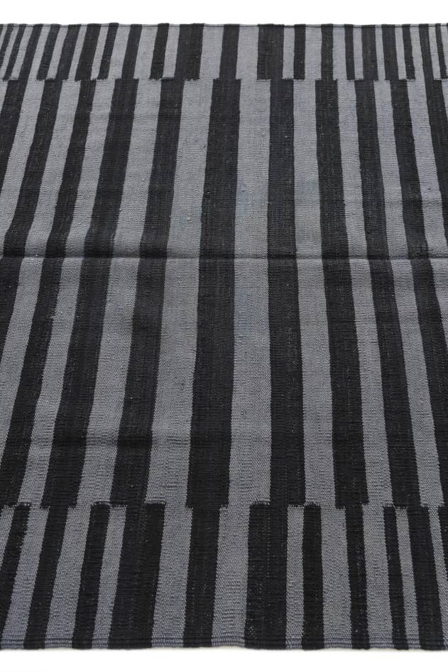 Detail image of 4' 4 x 5' 9 Hand Woven Kilim Modern Wool Rug