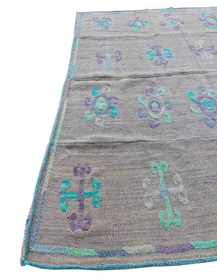 Detail image of 4' 3 x 5' 5 Hand Woven Kilim Suzani Wool Rug