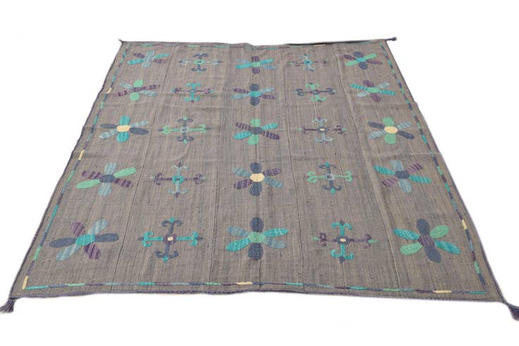Detail image of 5' 1 x 6' Hand Woven Kilim Suzani Wool Rug