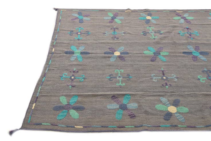 Detail image of 5' 1 x 6' Hand Woven Kilim Suzani Wool Rug