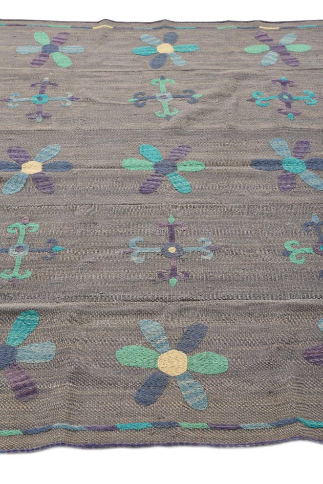 Detail image of 5' 1 x 6' Hand Woven Kilim Suzani Wool Rug