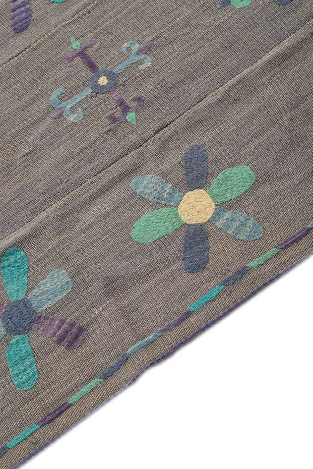 Detail image of 5' 1 x 6' Hand Woven Kilim Suzani Wool Rug