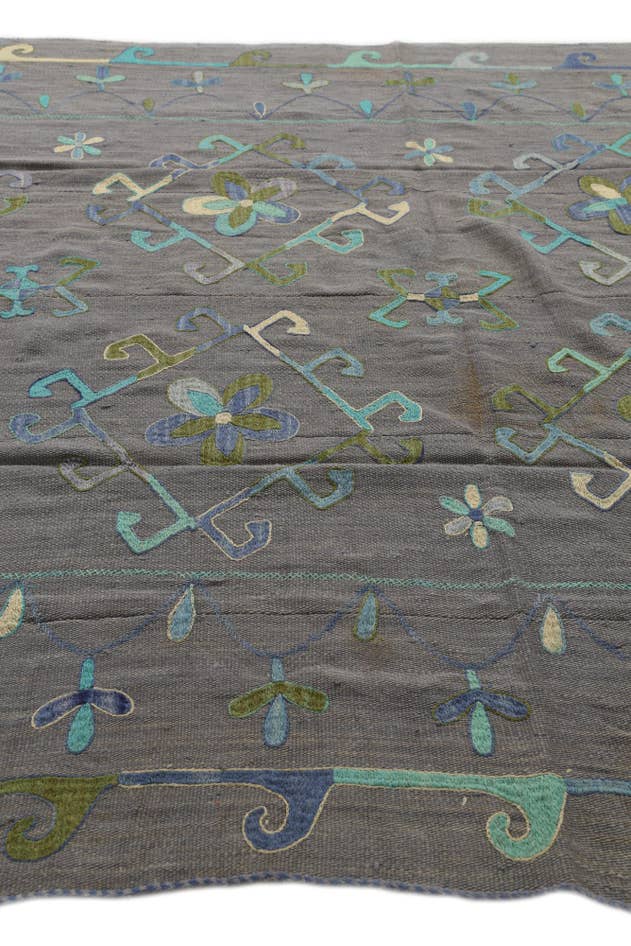 Detail image of 6' 9 x 9' 5 Hand Woven Kilim Suzani Wool Rug
