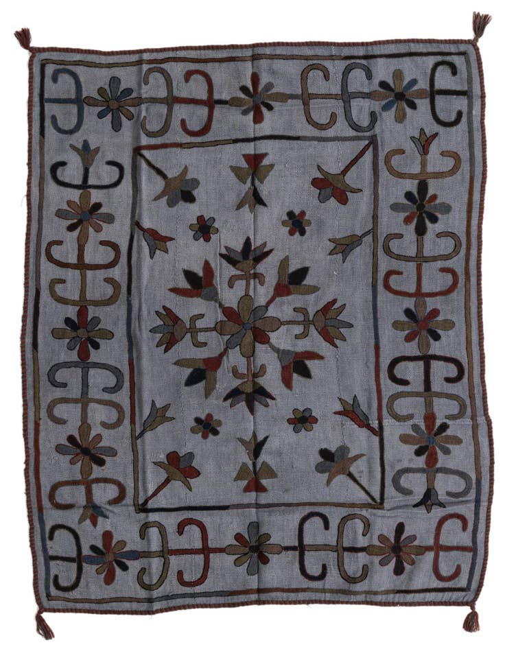 Detail image of 4' 4 x 5' 7 Hand Woven Kilim Suzani Wool Rug