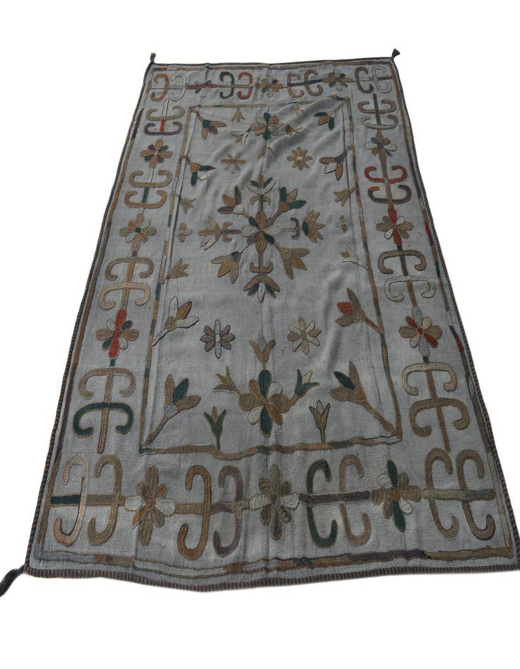 Detail image of 5' 5 x 7'  Hand Woven Kilim Suzani Wool Rug