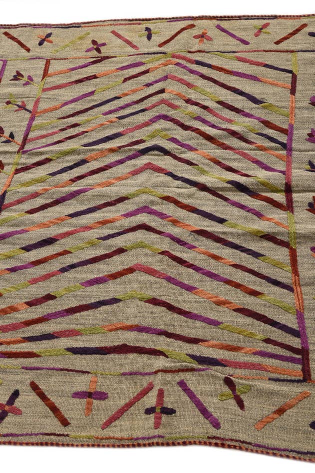 Detail image of 3' 10 x 5' 7 Hand Woven Kilim Suzani Wool Rug