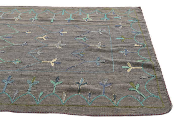 Detail image of 4' 7 x 6' 9 Hand Woven Kilim Suzani Wool Rug