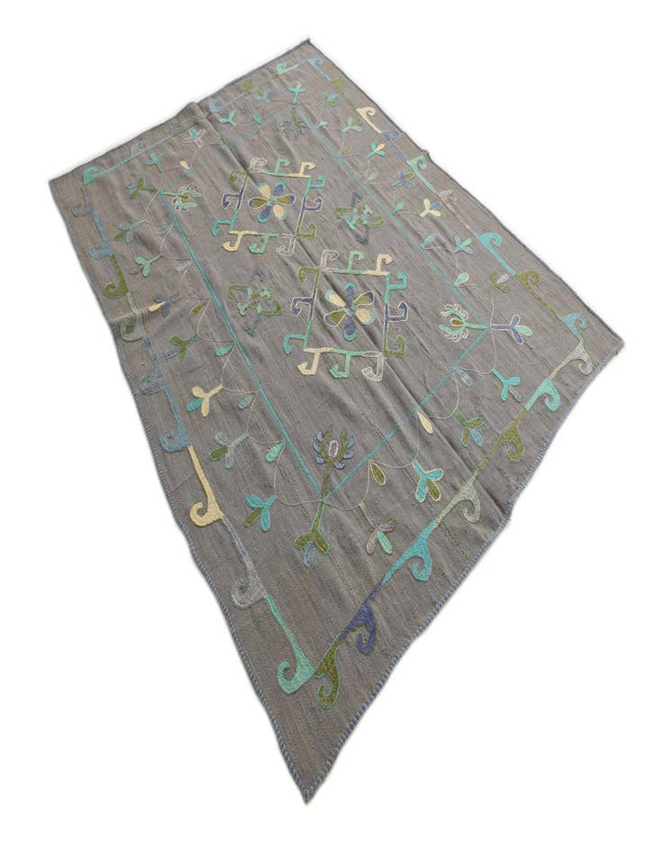 Detail image of 5' 9 x 7' 5  Hand Woven Kilim Suzani Wool Rug