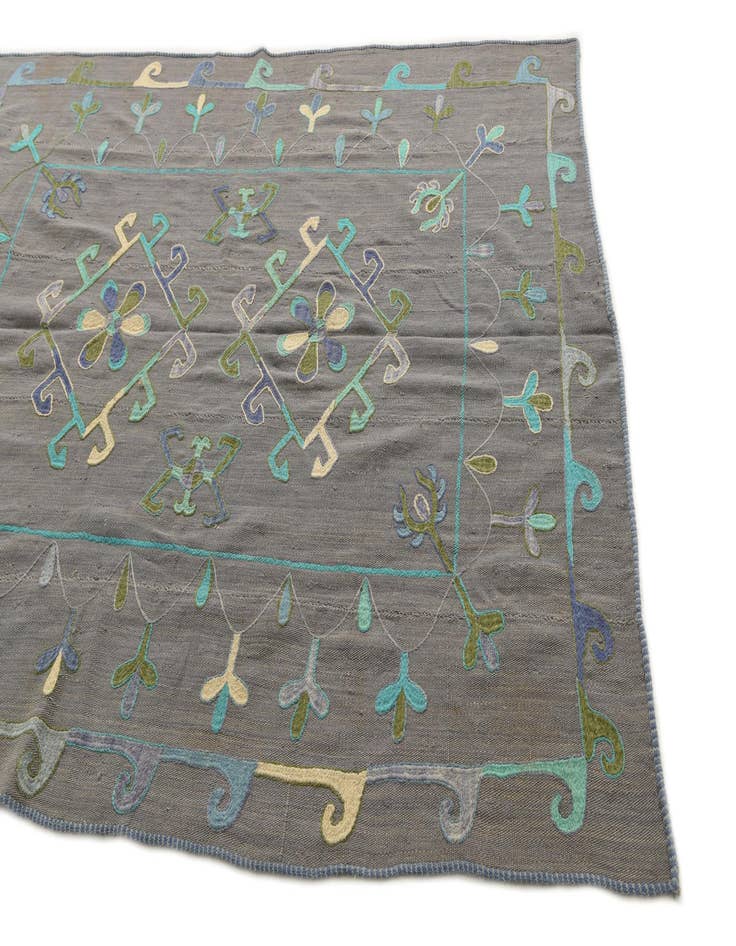 Detail image of 5' 9 x 7' 5  Hand Woven Kilim Suzani Wool Rug