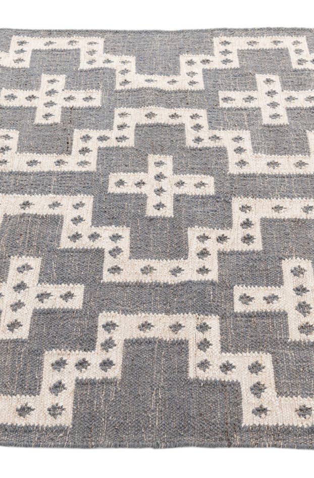 Detail image of 4' 2 x 6' 1 Hand Woven Kilim Wool Rug
