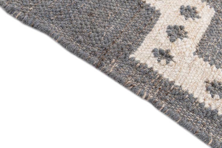Detail image of 4' 2 x 6' 1 Hand Woven Kilim Wool Rug