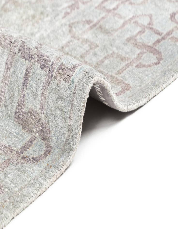 Detail image of 7' 11 x 10' 10 Hand Knotted Kundan Rug