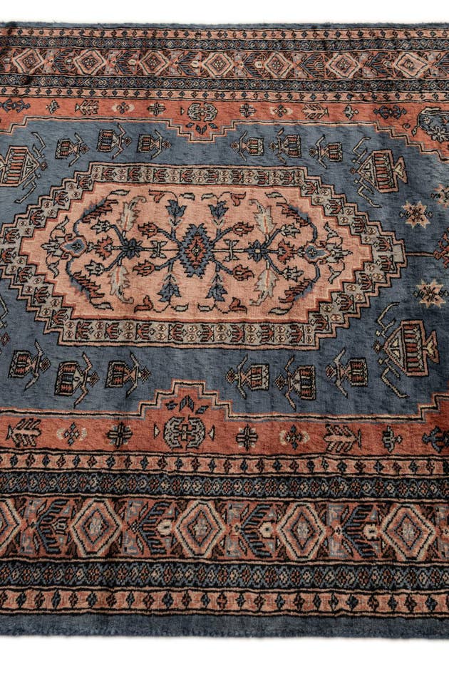 Detail image of 4' 2 x 5' 8 Hand Knotted Lahour Oriental Wool Rug