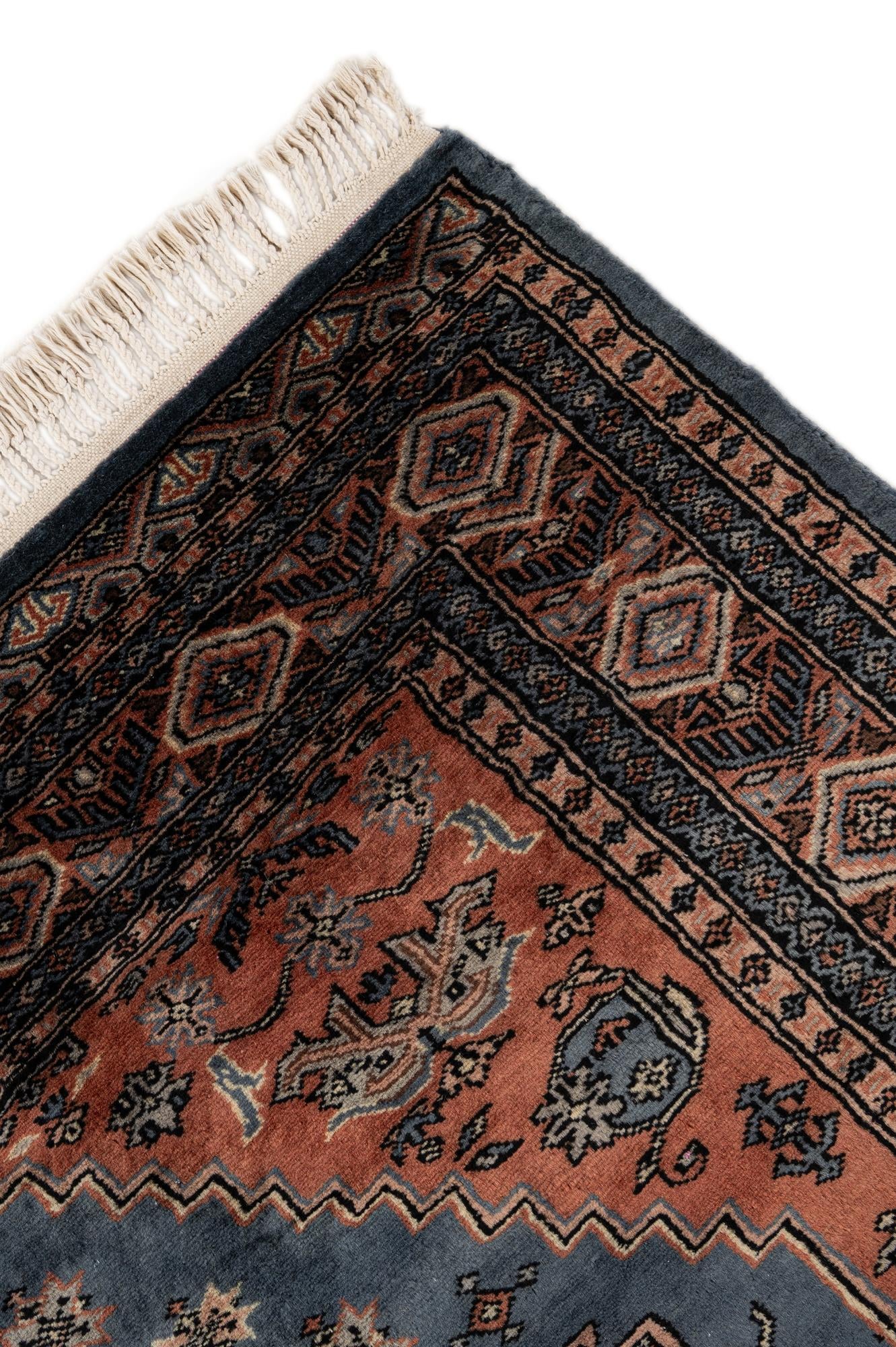 4' 2 x 5' 8 Hand Knotted Lahour Oriental Wool Rug