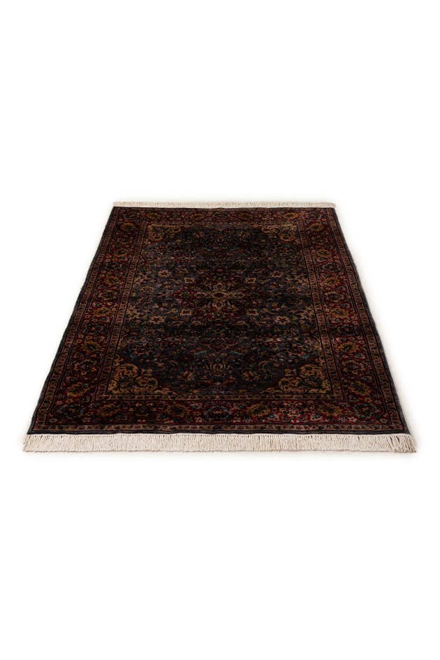 Detail image of 4' x 5' 10 Hand Knotted Lahour Wool Rug
