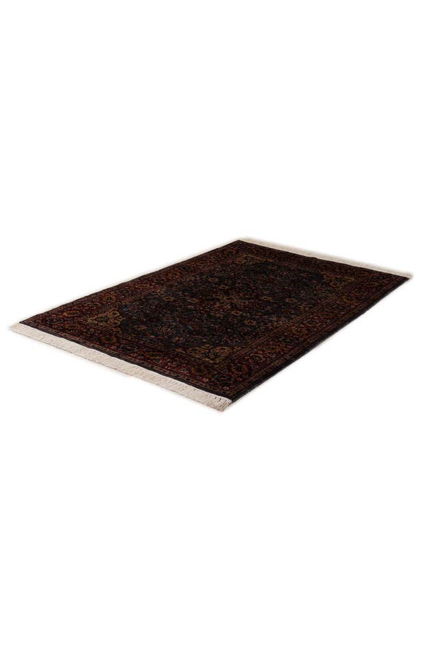 Detail image of 4' x 5' 10 Hand Knotted Lahour Wool Rug