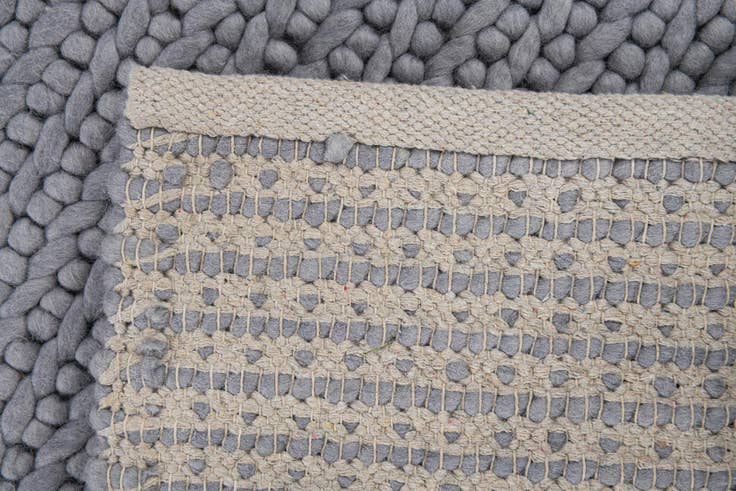 Detail image of 2' x 3' Hand Woven Lana New Zealand Wool Rug