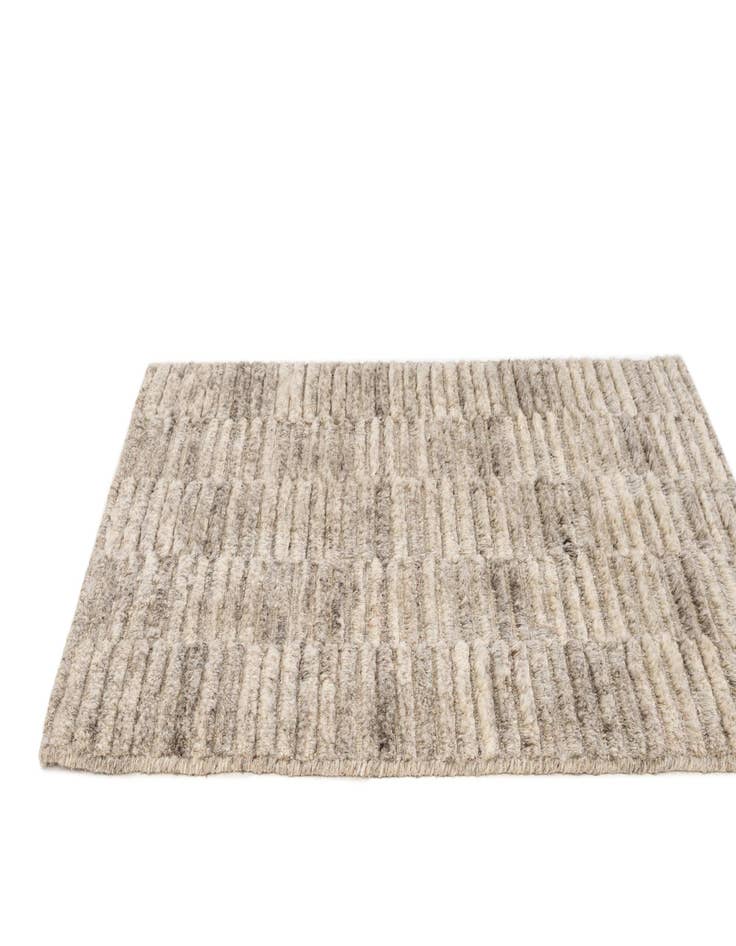 Detail image of 2' x 3' 2 Hand Knotted Lana New Zealand Wool Rug