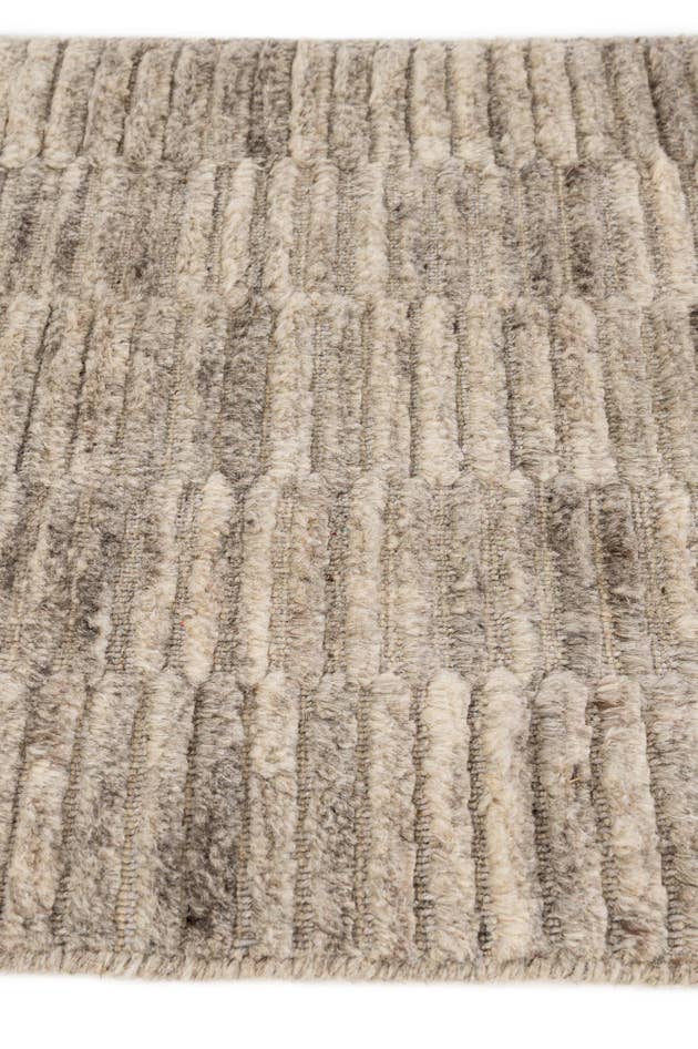 Detail image of 2' x 3' 2 Hand Knotted Lana New Zealand Wool Rug