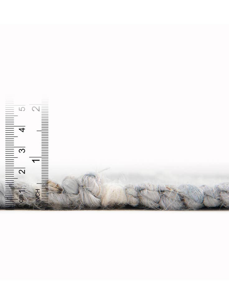 Detail image of 5' 1 x 8' Hand Woven Lariat Rug