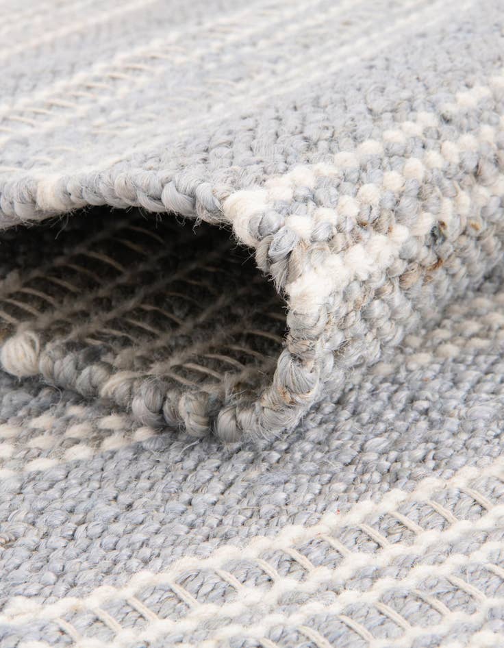 Detail image of 5' 1 x 8' Hand Woven Lariat Rug
