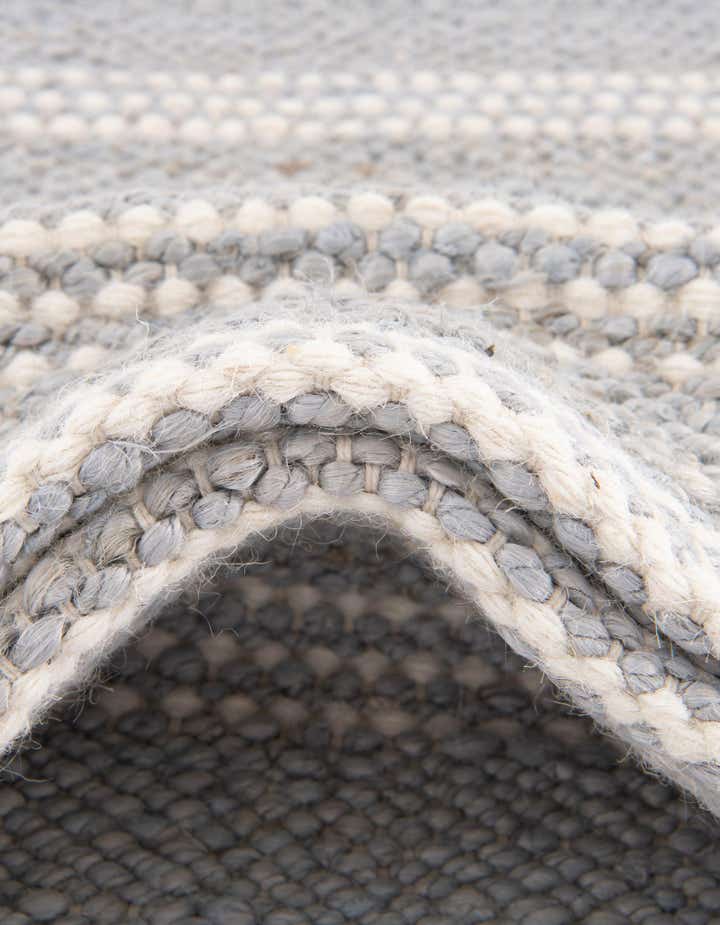 5' 1 x 8' Hand Woven Lariat Rug