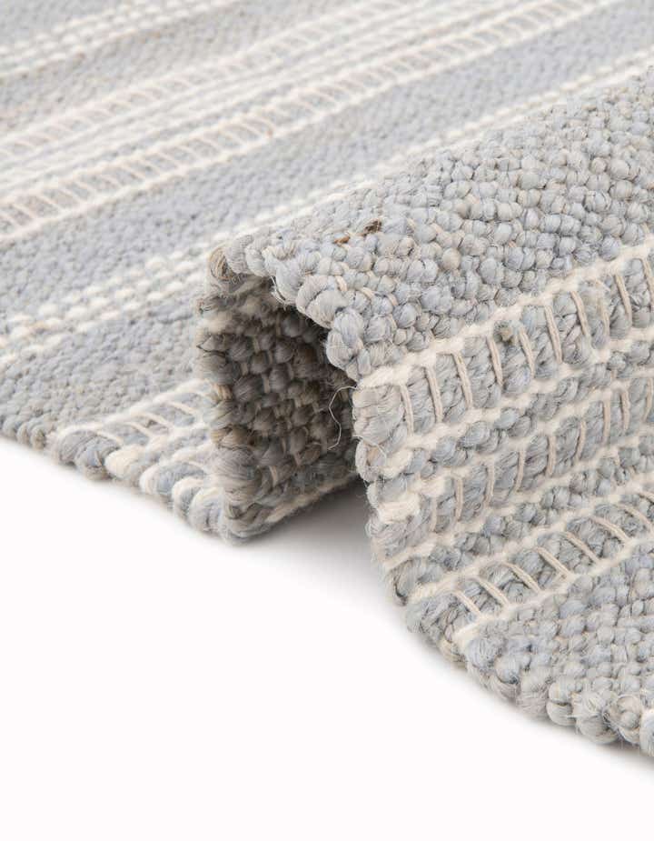 5' 1 x 8' Hand Woven Lariat Rug