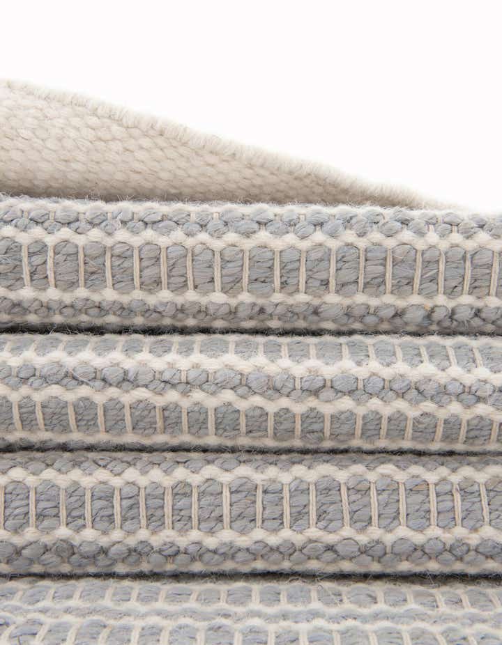 5' 1 x 8' Hand Woven Lariat Rug