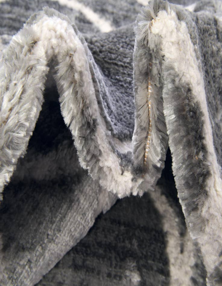 Detail image of 9' 10 x 14' Lattice Trellis Rug