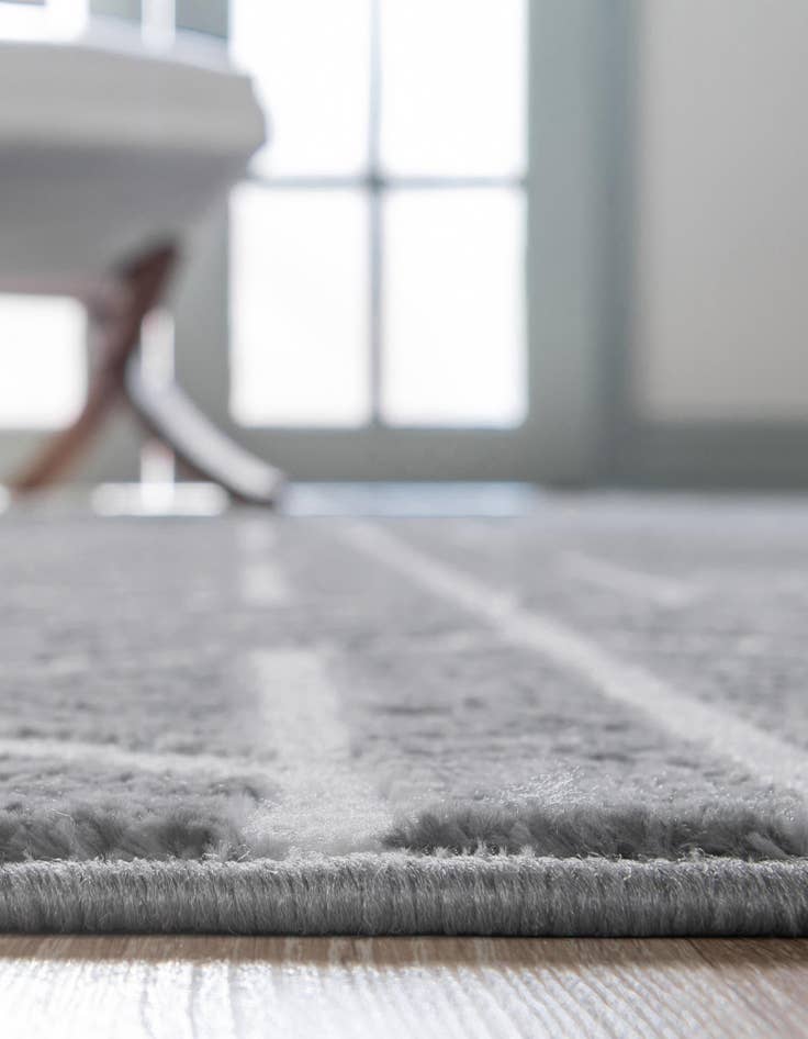 Detail image of 9' 10 x 14' Lattice Trellis Rug