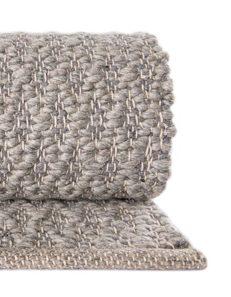 Detail image of 5' 1 x 8' Hand Woven Lattice Wool Rug